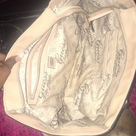 Guess hand bag - Picture 2 of 3